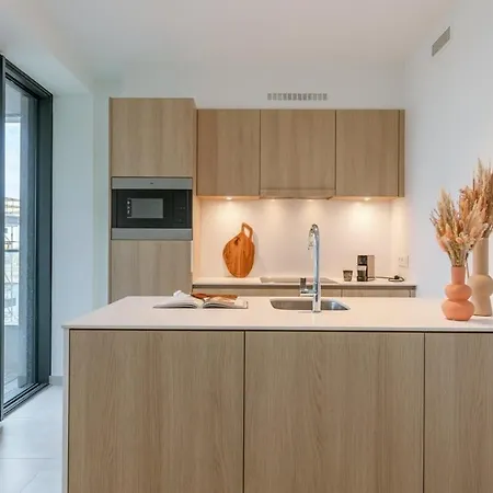 Lägenhet Huswell - Stylish 2 Bedroom With Terrace And Parking *