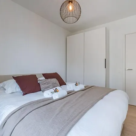 Huswell - Stylish 2 Bedroom With Terrace And Parking شقة